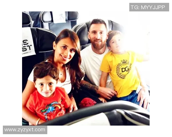 足球明星太太们的魅力瞬间大揭秘时尚与优雅并存的生活照欣赏